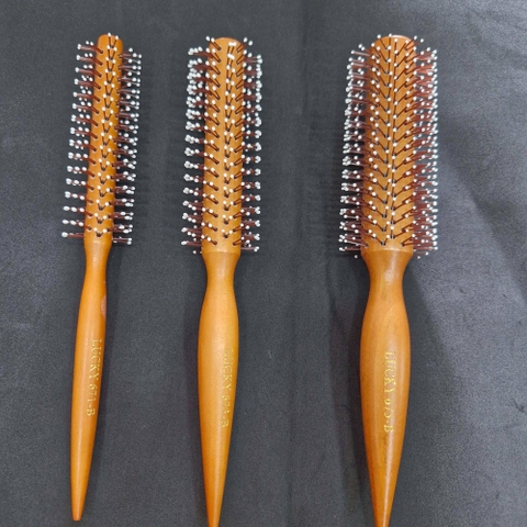 Lược cuốn tròn gỗ chuôi nhọn Lucky