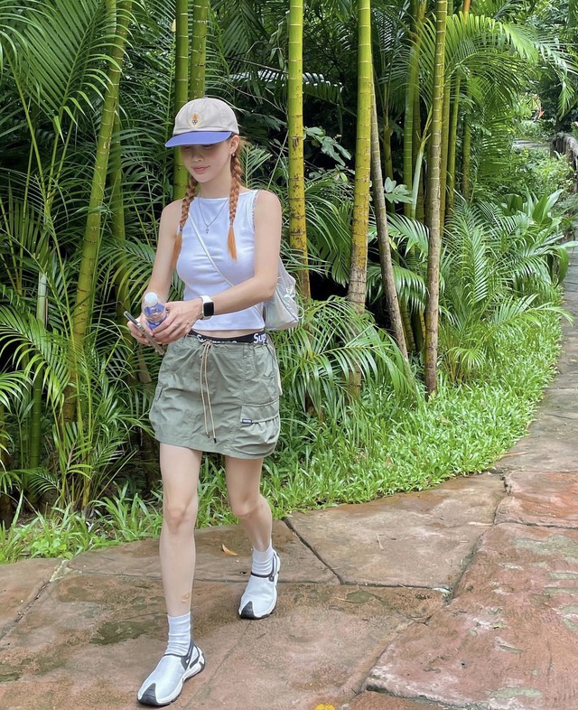 anh-3-1690725565290523011852 Tóc tết yêu kiều giúp nàng toả sáng với ngoại hình dễ thương trong trẻo - Ảnh 2.