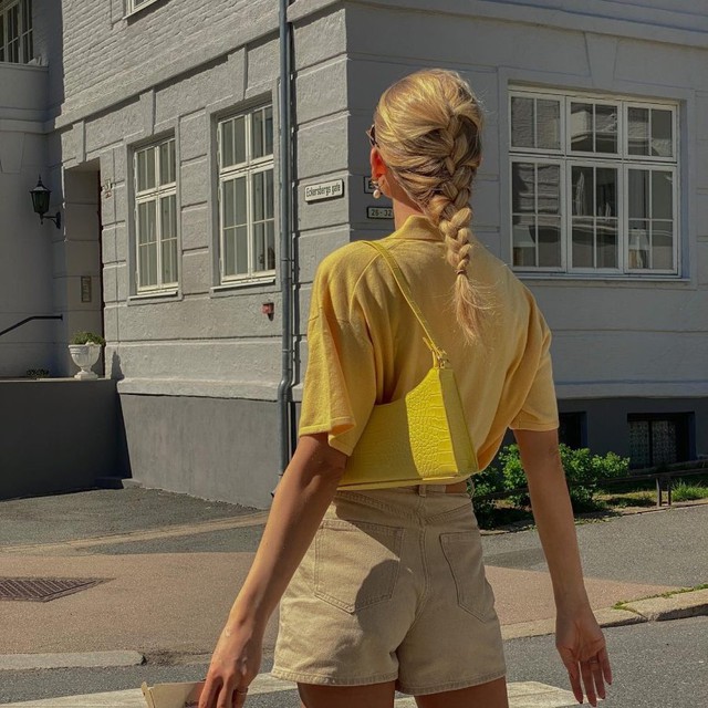 anh-4-1690725565223502276773 Tóc tết yêu kiều giúp nàng toả sáng với ngoại hình dễ thương trong trẻo - Ảnh 3.